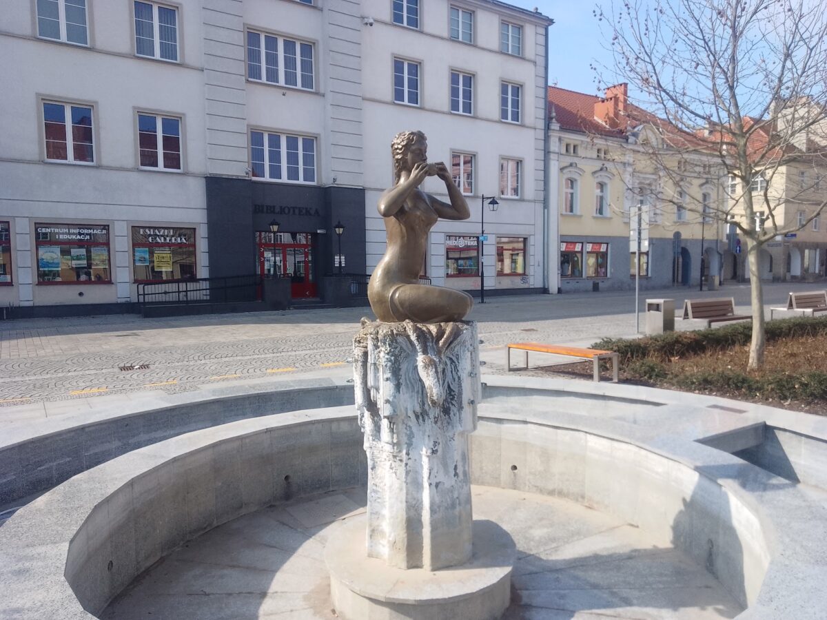 nimfa z instrumentem